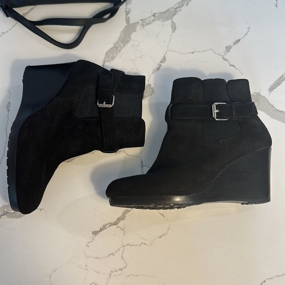 Ralph Lauren 90’s wedges are back, or maybe they never left. Suede boot. - Picture 3 of 8